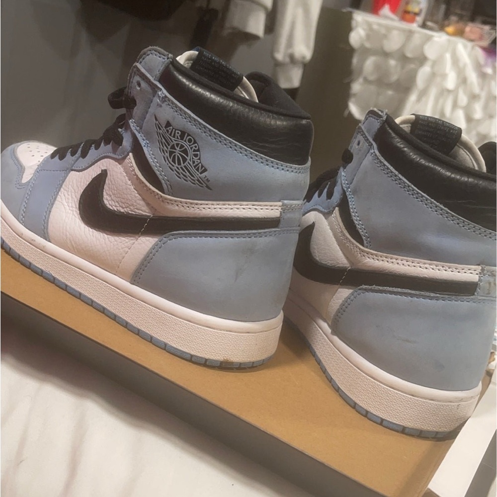 Jordan 1s unc - Picture 2 of 2
